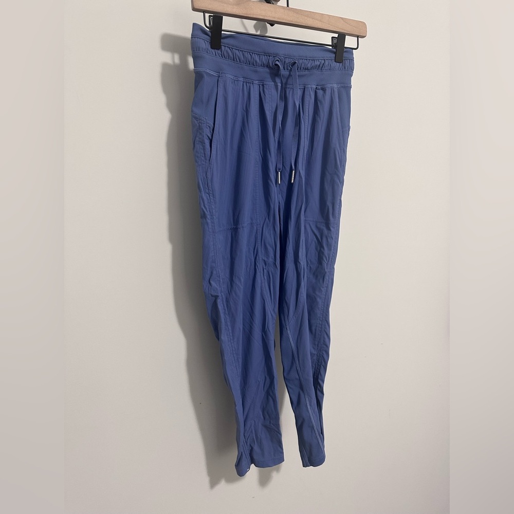 Lululemon Dance Studio Mid Rise Crop Pants - Size 2 - Picture 4 of 11